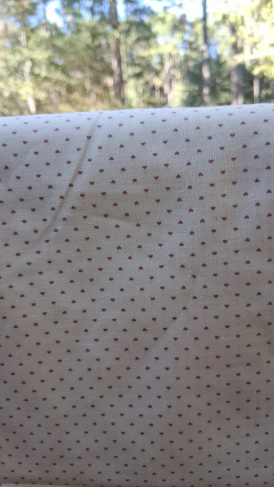 Tela Swiss Mini Heart Dot, bronceada, 2 1/2 yardas Foto 1 de 2