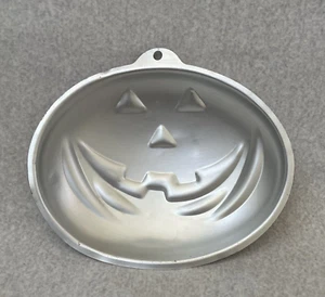 Mode Halloween Baking Jack O Lantern Pumpkin Shaped Pan 10x9 Aluminum - Picture 1 of 3