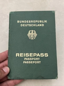 VINTAGE CANCELLED OBSOLETE REISEPASS DEUTSCHLAND MAN PASSPORT 1983 PROP DOCUMENT - Picture 1 of 7