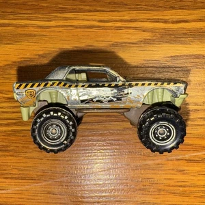 Ford Mustang 1968 Matchbox 1/64 Diecast Mustang Series plateado - Imagen 1 de 4