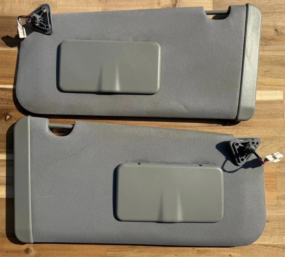 Nissan Quest 2004-09 OEM Driver & Passenger Side Gray Lighted LH RH Sun Visors - Image 1 of 3