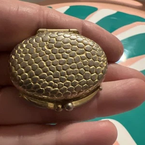 Revlon Vintage Profumo Massiccio Compatto Tono Oro Borsetta-Stile Larghezza 1,5” - Foto 1 di 7