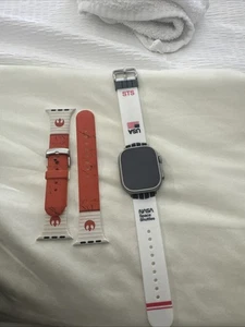 Very ‘gently used’. Apple Watch Ultra Cellular w/ Bands - Photo 1 sur 11