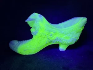 Uranium Glass Boyd Cat Slipper In Lemon Meringue Glows Made February 1998 Vtg - Picture 1 of 11