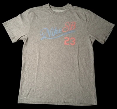 CAMISETA HOMBRE ACTIVEWEAR: Nike Dri-Fit SB 23 Entrenamiento Atlético Gris MEDIANA M Foto 1 de 3