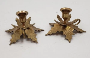 Par de candelabros de Navidad vintage de latón grabado hoja de roble 6" x 2" - Imagen 1 de 8