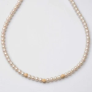 Collana girocollo filo di perle naturali e sfere diamantate in oro giallo 18 kt - Foto 1 di 1