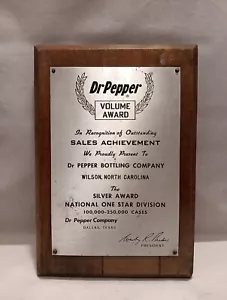 Targa Dr Pepper Volume Award Silver Award Wilson NC Dr Pepper pubblicità - Foto 1 di 14