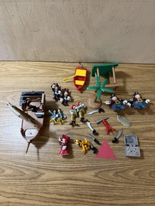 Disney Parks Pirates of the Caribbean Mickey Mouse Ship Playset w/ figures - Picture 1 of 15