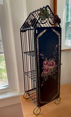 Raro Precioso Gabinete de Alambre de Pie Vintage Negro Tole Pintado 3 Niveles con Puerta Foto 1 de 4