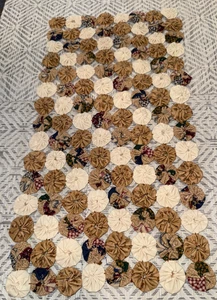 Hand Sewn YoYo Quilt Circle Table Runner Blue Tones - Picture 1 of 10