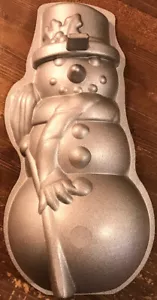 Nordic Ware Cast Aluminum Snowman Cake Pan 5 Cups 1.2 Liters Made in USA - Picture 1 of 4