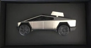 Tesla Exclusive Cybertruck Wind-up Racer scala 1:43 pressofuso NUOVO IN MANO - Foto 1 di 4