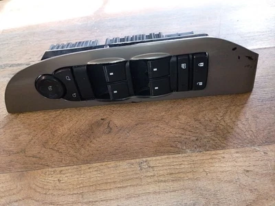2007 - 14 Chevrolet Tahoe / Suburban / Yukon Master conjunto de interruptor de janela  - Imagem 1 de 4