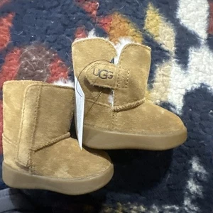 UGG Jesse Kleinkind Größe 0/1 Neu mit Etikett - Bild 1 von 10
