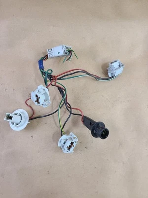 Arnés de enchufe de bombilla trasera OEM 1996-2000 EK Honda Civic Hatchback Foto 1 de 4