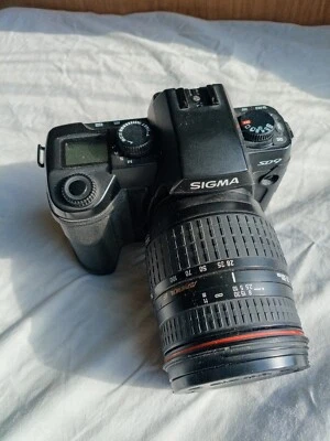 SIGMA SD-9 - COMPLETE BUNDLE - BODY/LENS/FLASH/SLING/BATTERIES/CHARGERS - Image 1 of 4