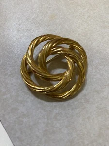 Vintage SIGNIERTE MONET Wirbel Kreis Anstecknadel/Brosche goldfarben - bitte Preise vergleichen. - Bild 1 von 3