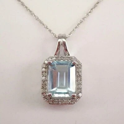 Impresionante Colgante Elegante Corte Esmeralda Aguamarina Simulada en Chapado en Oro Blanco 14k Foto 1 de 4