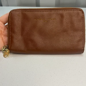 Adrienne Vittadini Wallet Zipper Camel Brown EUC Change Purse Clutch Charm - Picture 1 of 10