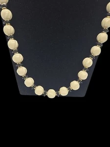 Collar Vintage 30" Plástico Crudo Redondo Remolino Cuentas Espaciadores Negro y Dorado - Imagen 1 de 15