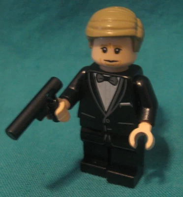 LEGO-007 James Bond Mini-figure + Gun From Aston Martin Set #76911 - Image 1 of 4
