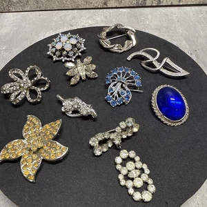 VINTAGE & Modern Brooch Job Lot Mixed Bundle Pretty 10 Lapel Pin Wear Resell - Picture 1 of 9