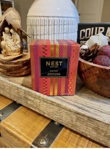 2 Nest New York Holiday Scented Classic Candle 8.1 oz (SLIGHTLY DAMAGED BOXES) - Picture 1 of 6