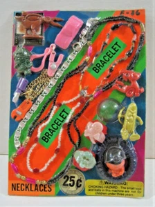 Alien Monster Bracelet Rings Charms Toys Old Gumball Vend Machine Disp Card #235 - Picture 1 of 1