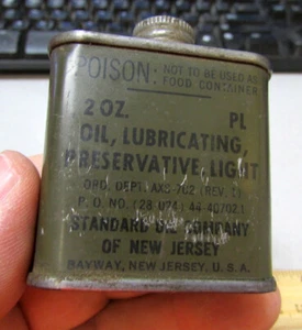 vintage US Military issue 2 oz oil lubricating tin, partially full, Standard oil - Imagen 1 de 5