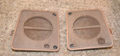 1984 1985 OLDSMOBILE OLDS DELTA 88 DASH SPEAKER GRILL COVER VENT MOUNT OEM PAIR Foto 1 de 4
