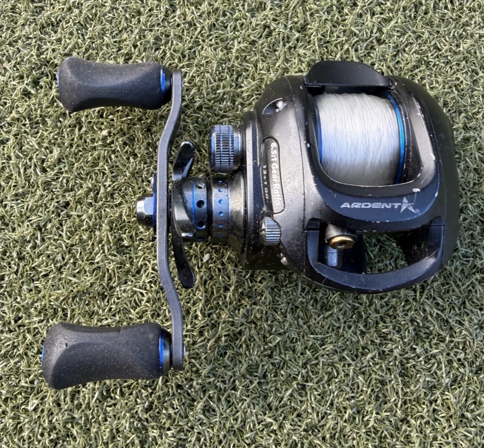 Carrete de baitcasting Ardent Apex Elite 6,5:1 muy buen estado Foto 1 de 4