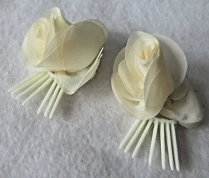 Pair (2) Hair Combs Cream White Flowers Silky Like Material - Picture 1 of 10