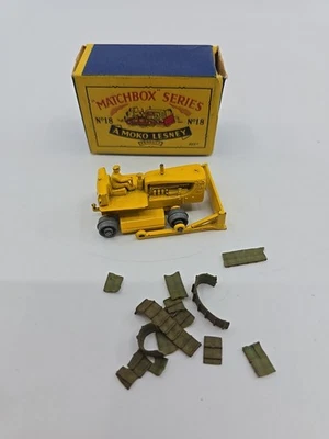 Matchbox Lesney #18 Caterpillar Bulldozer Original B2 Box Rare all Yellow - Image 1 of 4