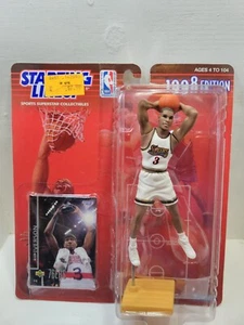 1998 STARTAUFSTELLUNG KENNER NEU IN VERPACKUNG ALLEN IVERSON PHILADELPHIA 76ERS KOSTENLOSER VERSAND - Bild 1 von 1