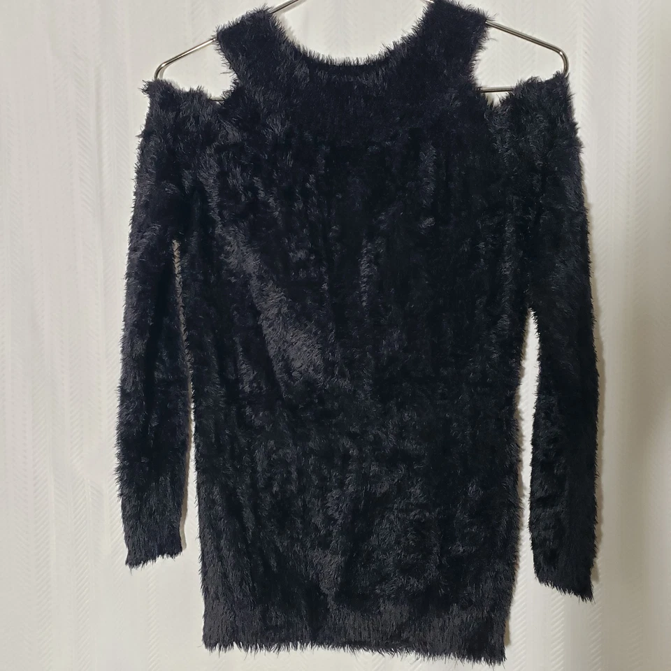 Gianni Bini Faux Fur Cold Shoulder Long Sleeve Sweater Size S Black Y2K Foto 1 de 4
