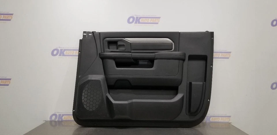 23 DODGE RAM 5500 DOOR PANEL FRONT RIGHT PASSENGER BLACK VINYL REGULAR CAB Foto 1 de 4