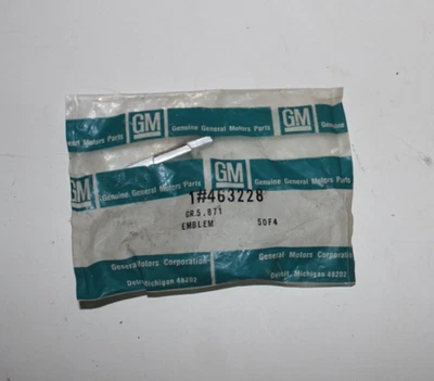 1977-1981 CHEVROLET WHEEL COVER BOWTIE ORNAMENT IMPALA MALIBU EL CAMINO 463228 - Image 1 of 2