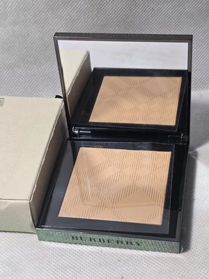 Burberry NUDE POWER Sheer Luminous Pressed Powder 32 HONEY  - Image 1 of 4