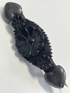 Antique Victorian vintage vulcanite flower and hearts mourning brooch pin - Picture 1 of 18