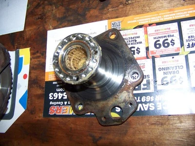 '96-'98 4WD GEO TRACKER SUZUKI SIDEKICK ABS FRONT WHEEL HUB SPINDLE 4x4 W/NUT - Image 1 of 3