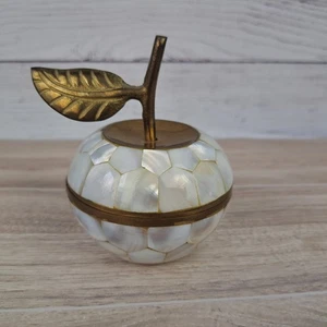 Portagioie vintage a forma di mela ottone e madreperla bianca con tappo a vite - Foto 1 di 11