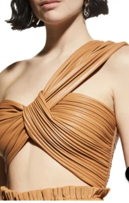 ALC Plisse Un Hombro Recortado Top Imitación Cuero Talla 2 $295 Foto 1 de 4