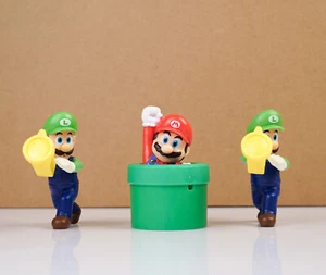 Set Jumping Mario and 2 Flashlight Luigi Figure, McDonald's Happy Meal Toy 2022 - Picture 1 of 4