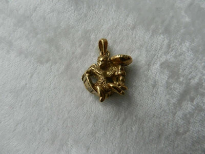 Ancien pendentif en Argent massif et or / Ange tenant un calice / Putti - Photo 1/3