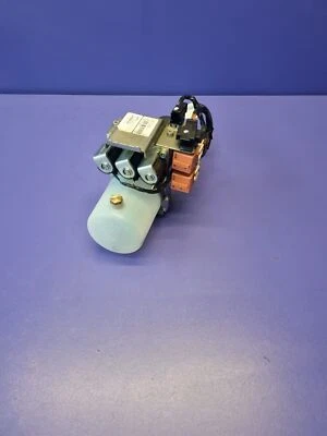 Pompe hydraulique de capote décapotable BMW Série 1 E88 7171303 DAI1-109999 - Photo 1/4