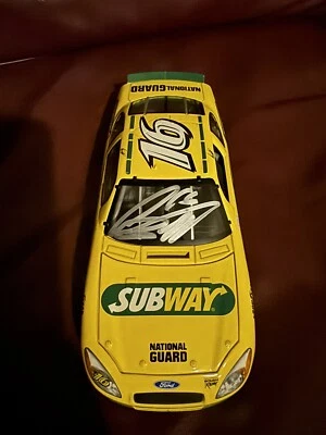 Ford Fusion 2004 metro Greg Biffle #16. Autografiado por Biffle. Foto 1 de 4