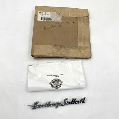 Guardabarros delantero OEM Harley 14142-09 09-17 Heritage Softail placa emblema insignia Foto 1 de 4