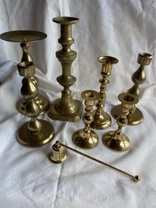 7 Candelabros de Latón, 1 Apagador Hogar Boda Fiesta Decoración Usado en Excelente Condición Lote Mixto - Imagen 1 de 24