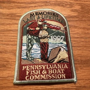 1997 MEMORIES LAST A LIFETIME PENNSYLVANIA FISH & BOAT COMMISSION PATCH PA - Foto 1 di 2